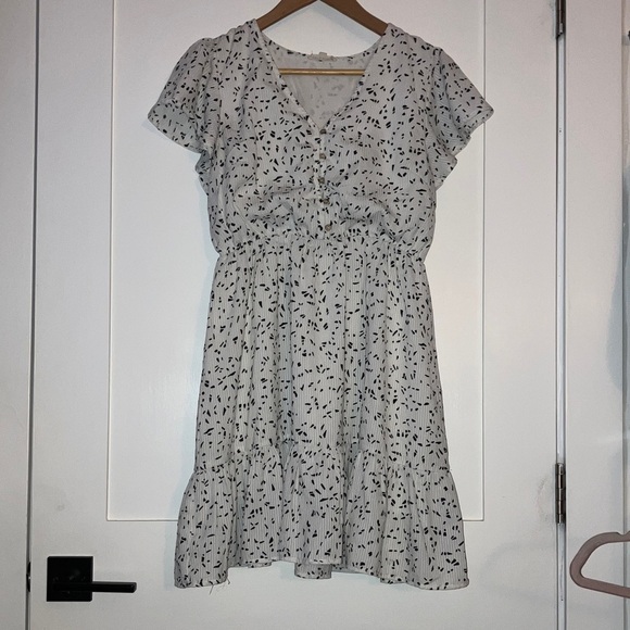 Main Strip women’s small White and Black lined Dress - Picture 13 of 15